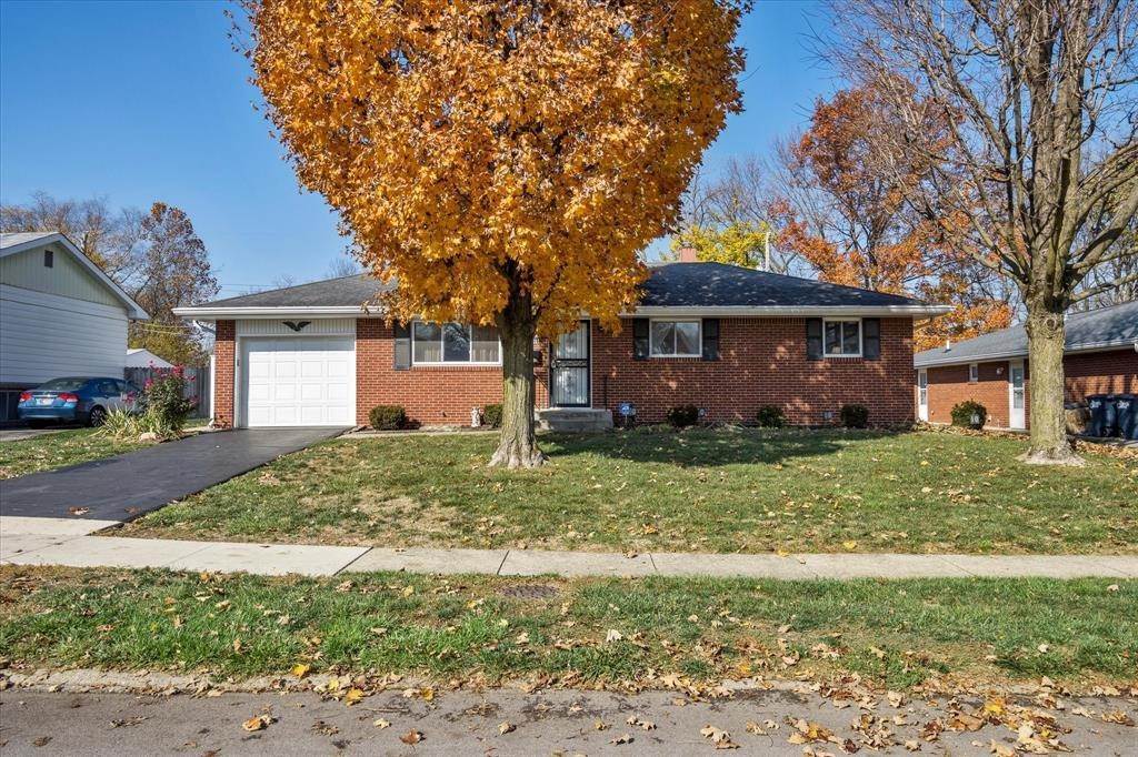 Single Family Homes 为 销售 在 710 Grovewood Drive Beech Grove, 印第安纳州 46107 美国