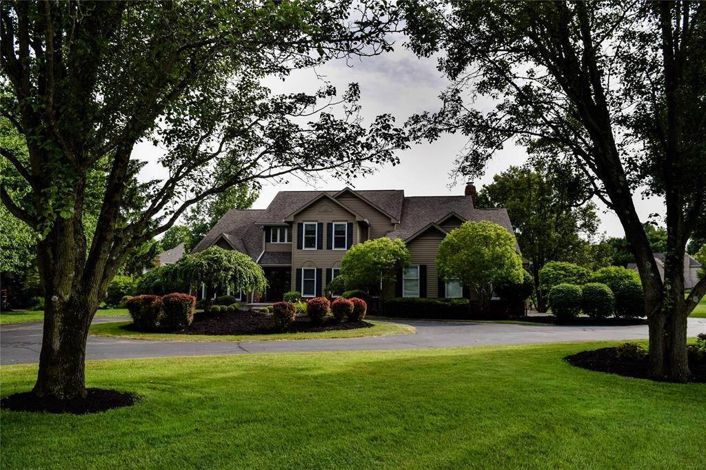 Single Family Homes 为 销售 在 861 Shoreview Court Columbus, 印第安纳州 47201 美国