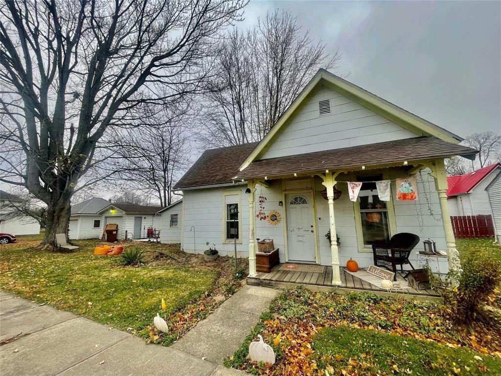 Single Family Homes pour l Vente à 205 E Market Street Hillsboro, Indiana 47949 États-Unis