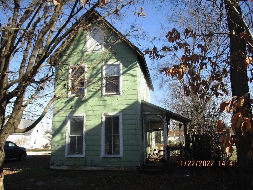 Single Family Homes 为 销售 在 107 Shelby Avenue 爱丁堡, 印第安纳州 46124 美国