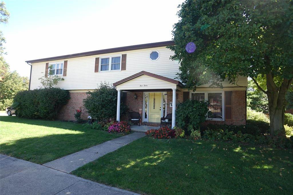 Single Family Homes 为 销售 在 412 N Vine Street Batesville, 印第安纳州 47006 美国