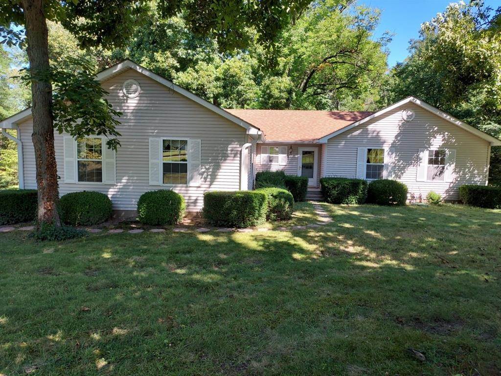 Single Family Homes 为 销售 在 494 W Greencastle Road Mooresville, 印第安纳州 46158 美国