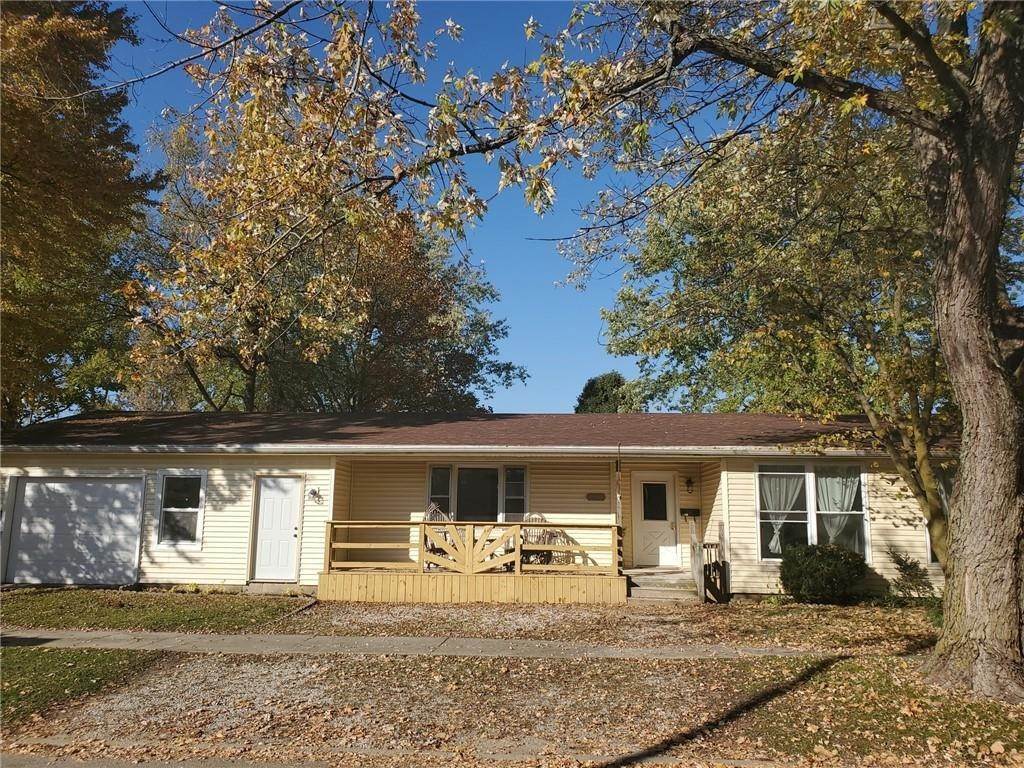 Single Family Homes pour l Vente à 1130 N J Street Elwood, Indiana 46036 États-Unis