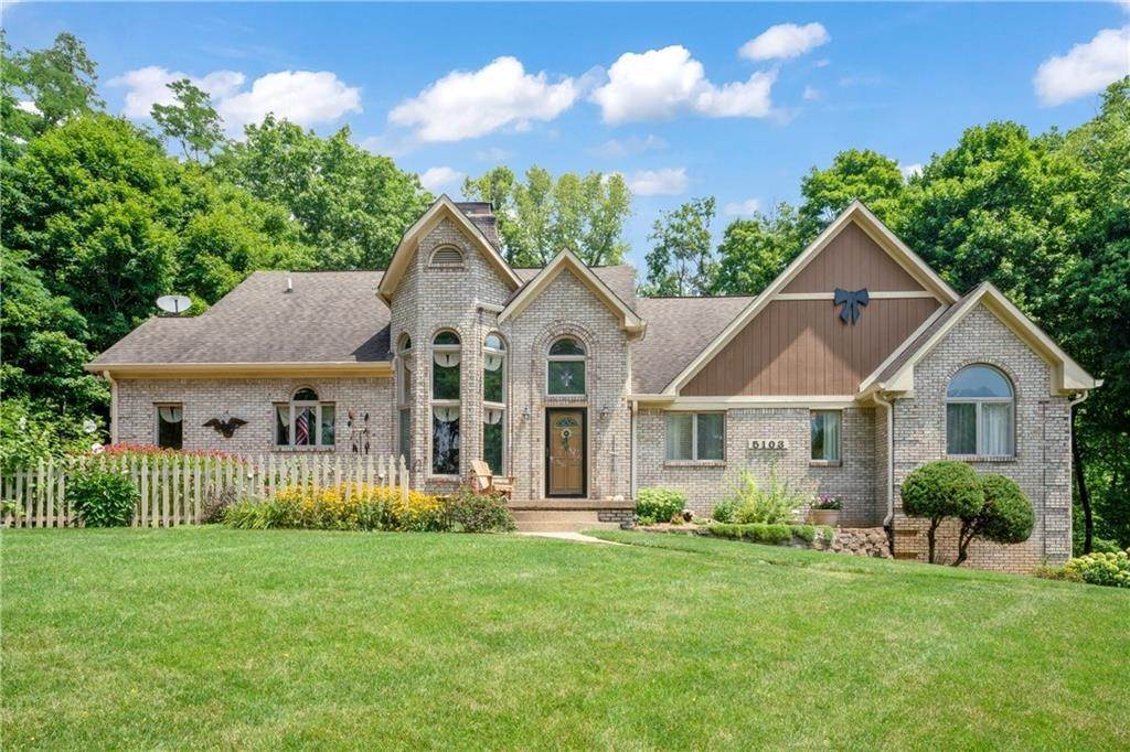 Single Family Homes 为 销售 在 5103 Timber Ridge 布朗茨堡, 印第安纳州 46112 美国