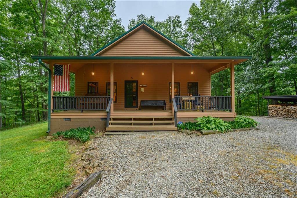 Single Family Homes pour l Vente à 1810 Mount Liberty Road Nashville, Indiana 47448 États-Unis