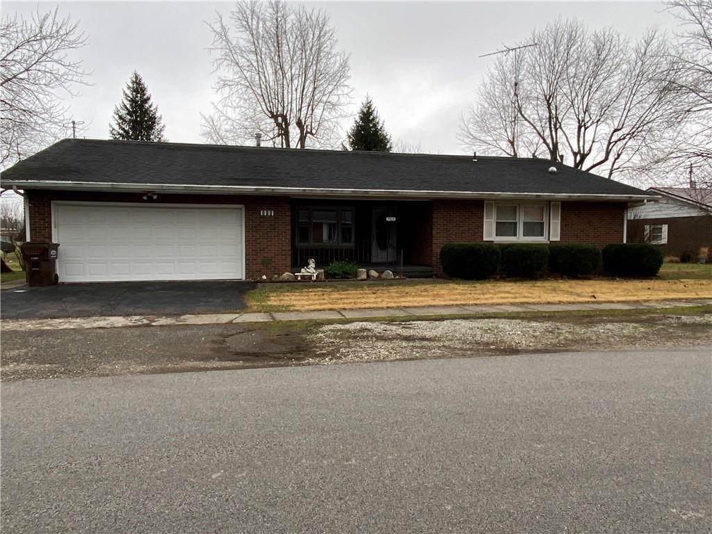 Single Family Homes 为 销售 在 505 Dogwood Drive Rockville, 印第安纳州 47872 美国