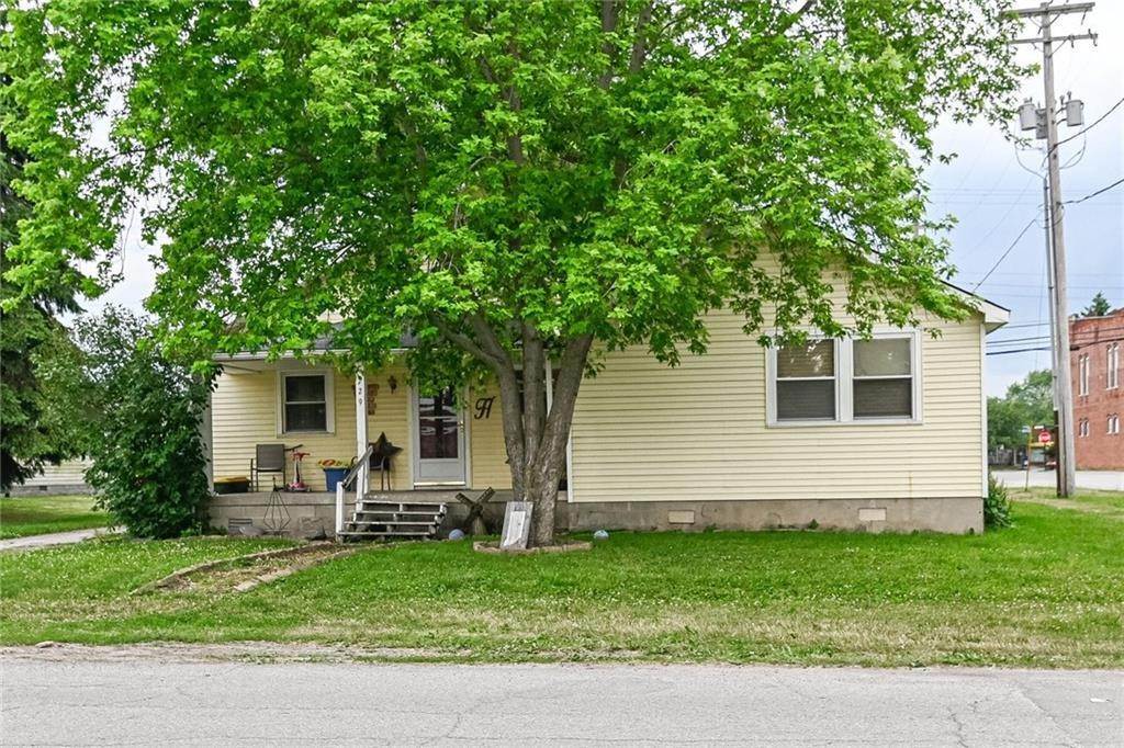 Single Family Homes pour l Vente à 729 Woodward Street Lapel, Indiana 46051 États-Unis