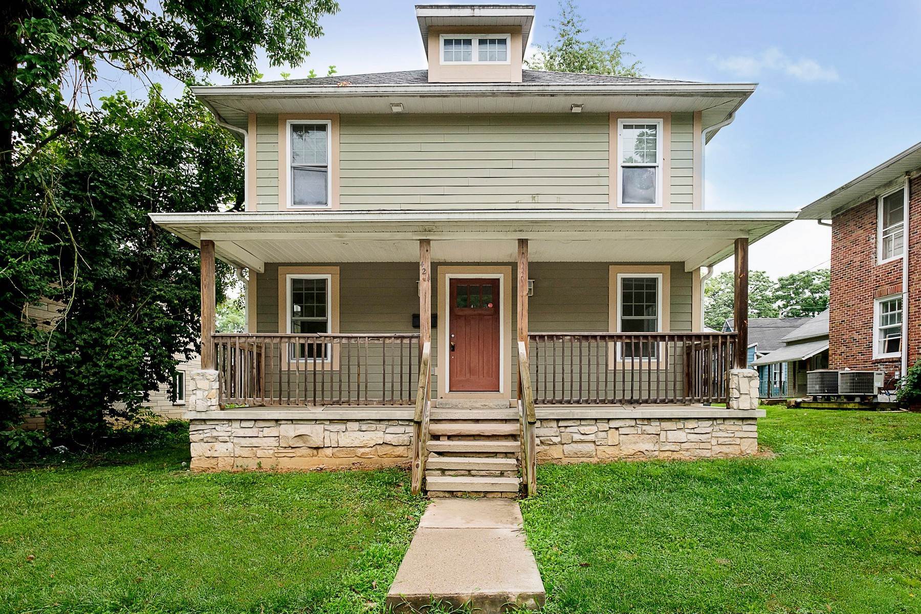 Single Family Homes для того Продажа на 3 Investment properties being sold as a bundle. 421 N Dunn Street Bloomington, Индиана 47408 Соединенные Штаты