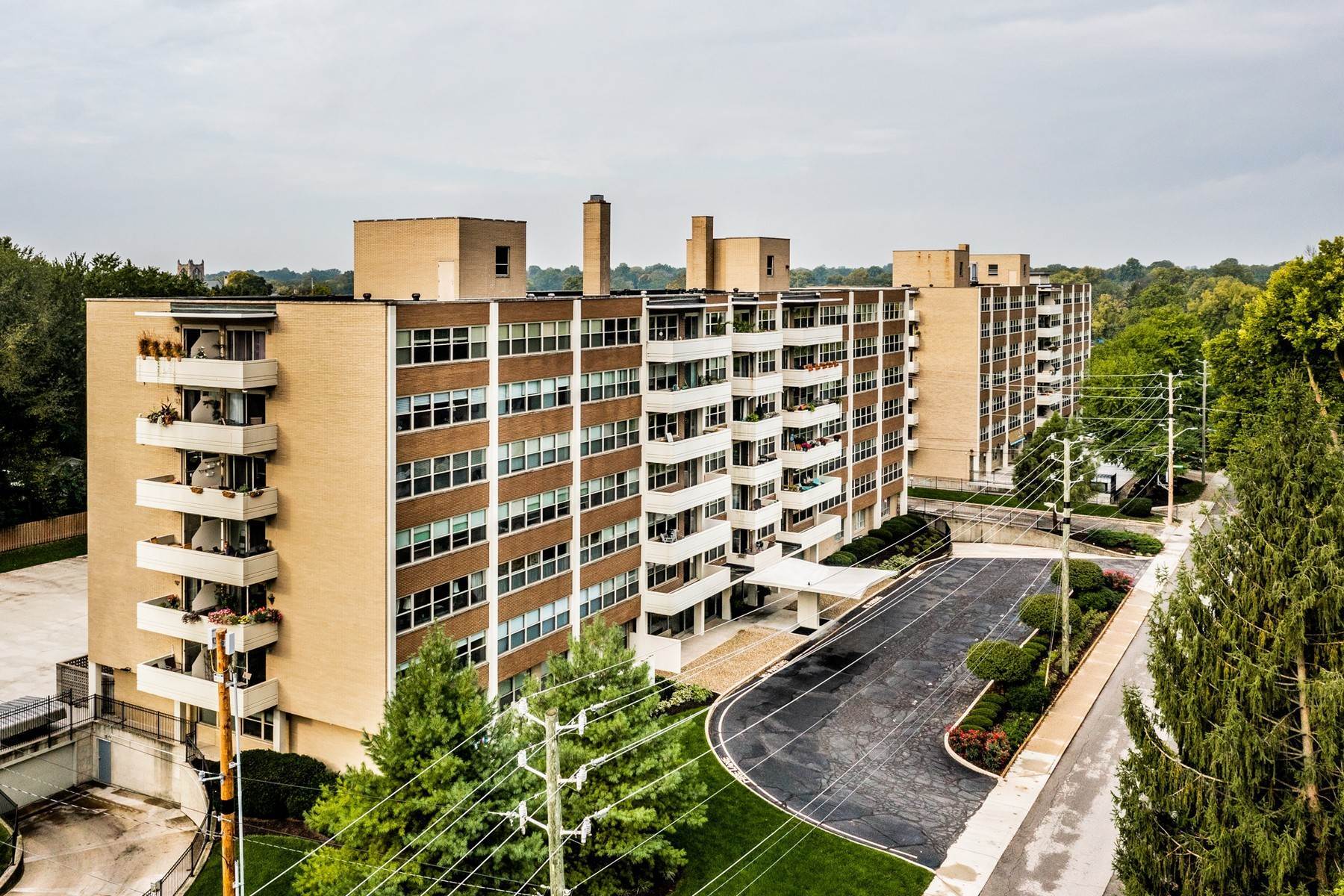 Condominiums for Sale at Move-in Ready Condo 25 East 40th Street Unit #6D Indianapolis, Indiana 46205 United States