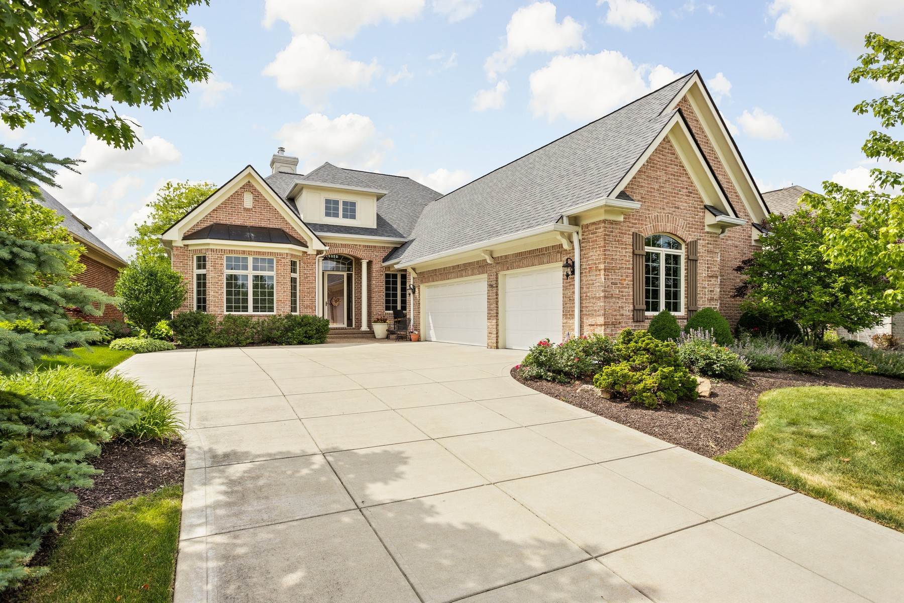 Single Family Homes for Sale at Private and Scenic Setting in Bridgewater 15328 Long Cove Blvd Carmel, Indiana 46033 United States