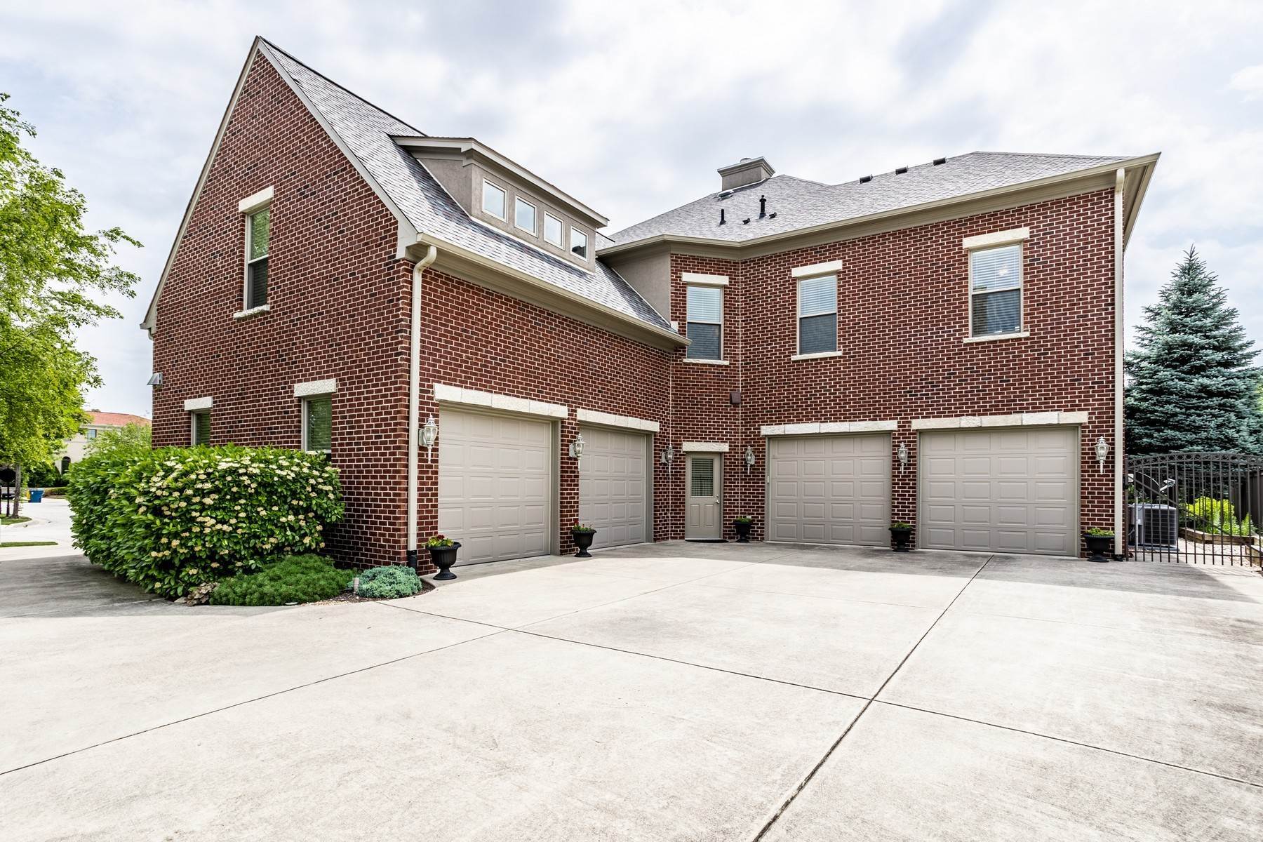 44. Single Family Homes for Sale at Village of WestClay Stunner 1906 Broughton Carmel, Indiana 46032 United States