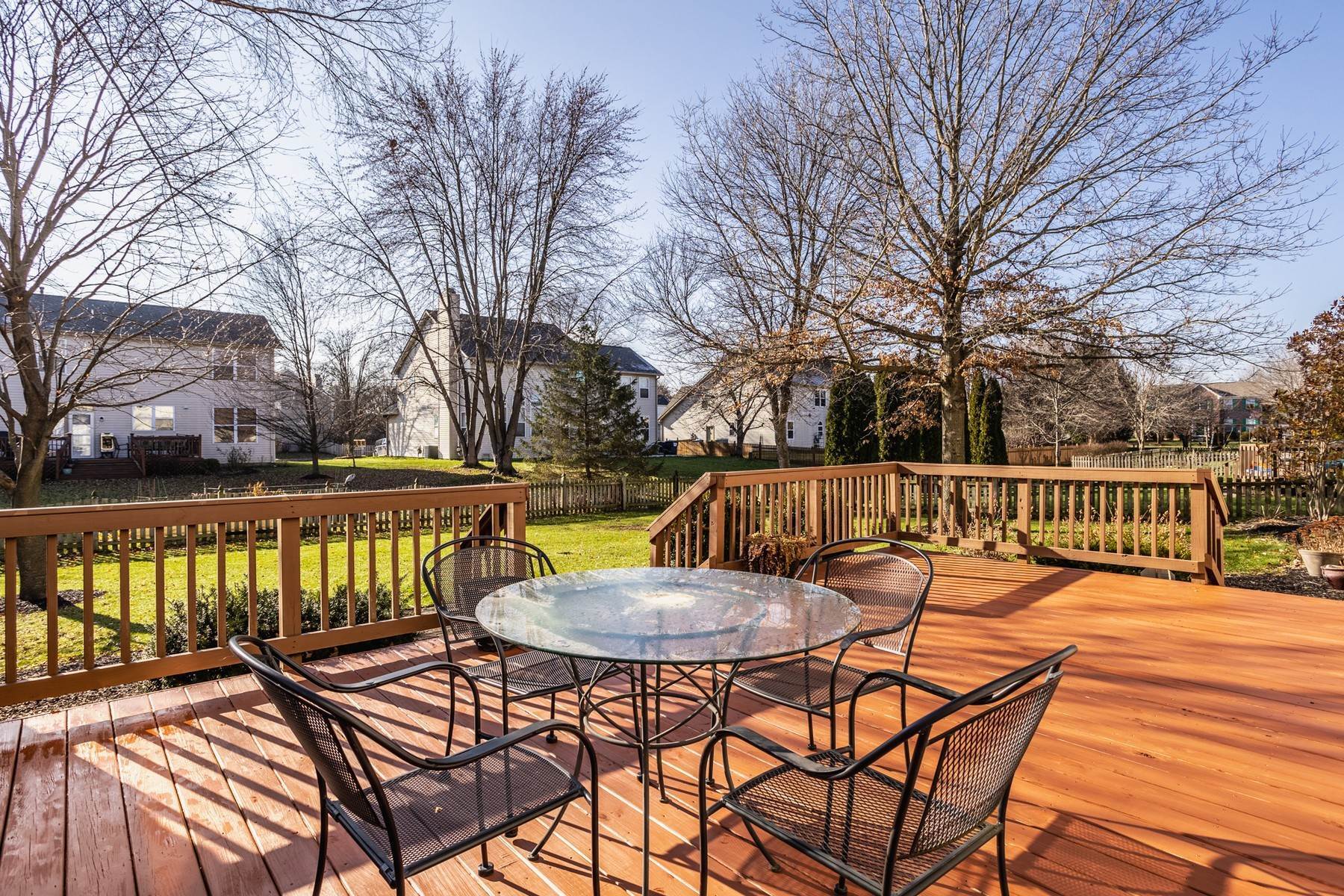28. Single Family Homes for Sale at Beautiful Home in Carmel 5273 Ivy Hill Drive Carmel, Indiana 46033 United States